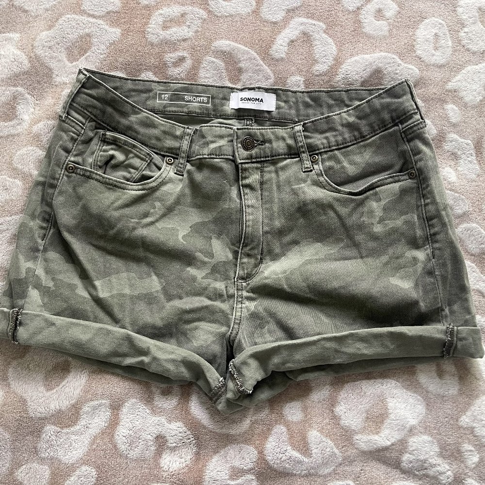 Green Camouflage/Camo High Rise Cuffed Shorts Sz 12